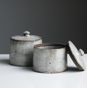 Earth collection pot
